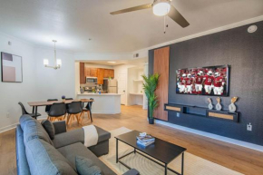 Lavish 3BD King Bed With Pool, Hot Tub, Gym, Parking